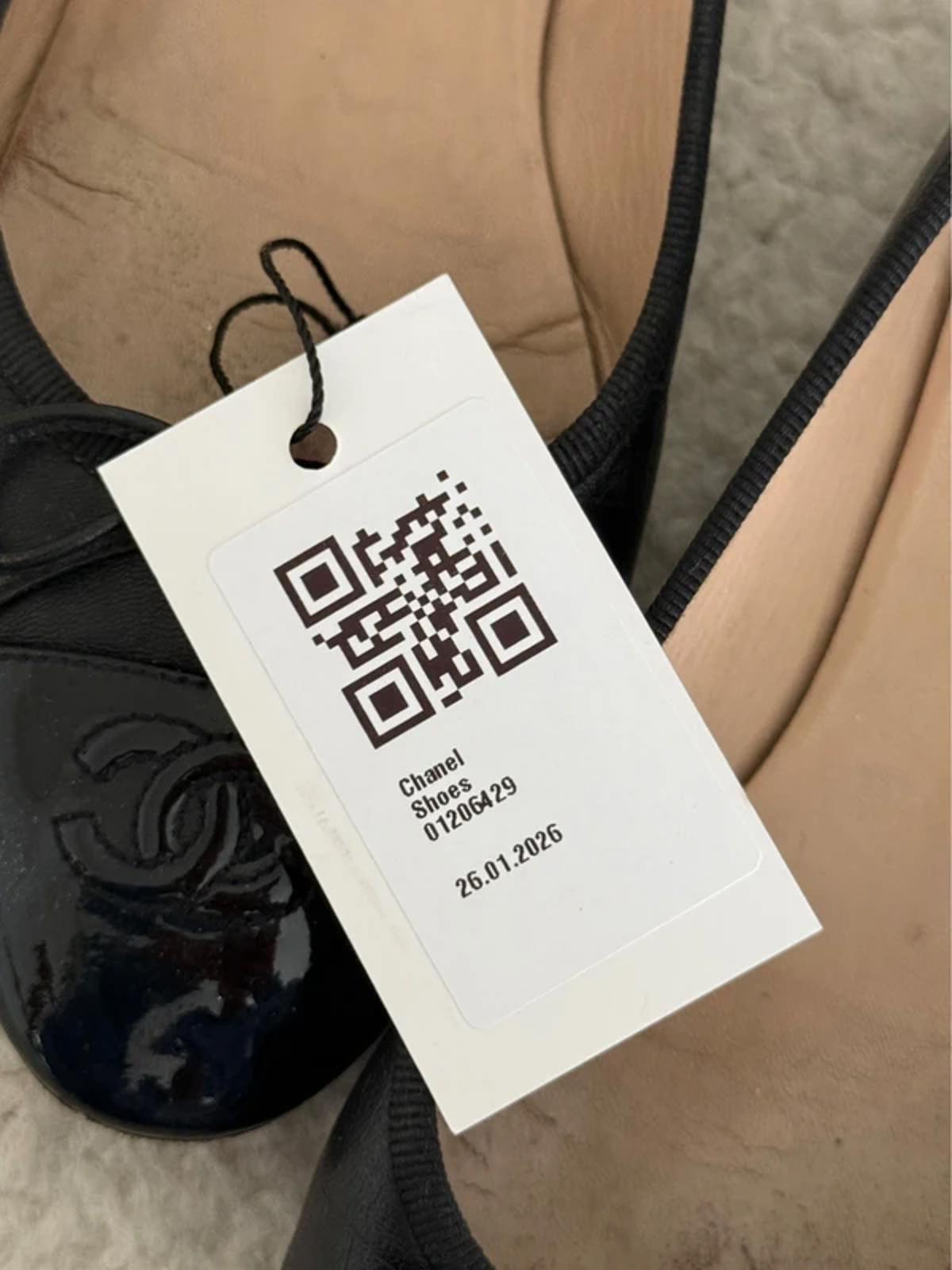 Chanel black leather ballet flats