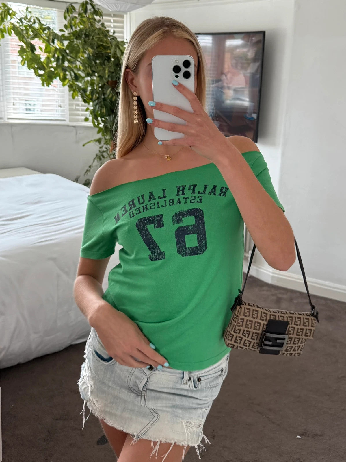 Off the shoulder tee