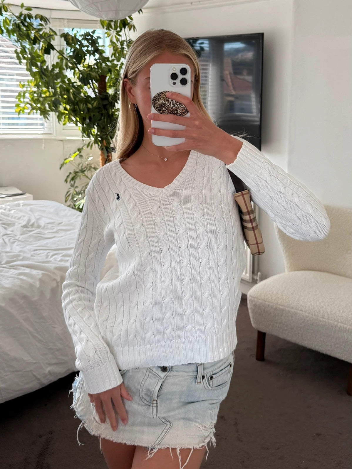 White jumper