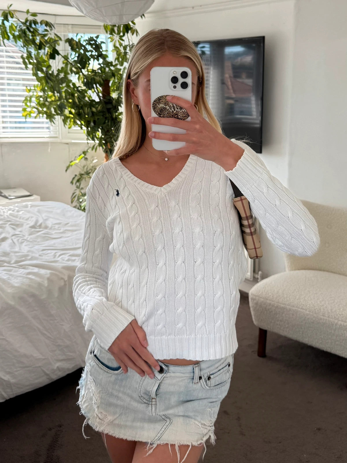White jumper