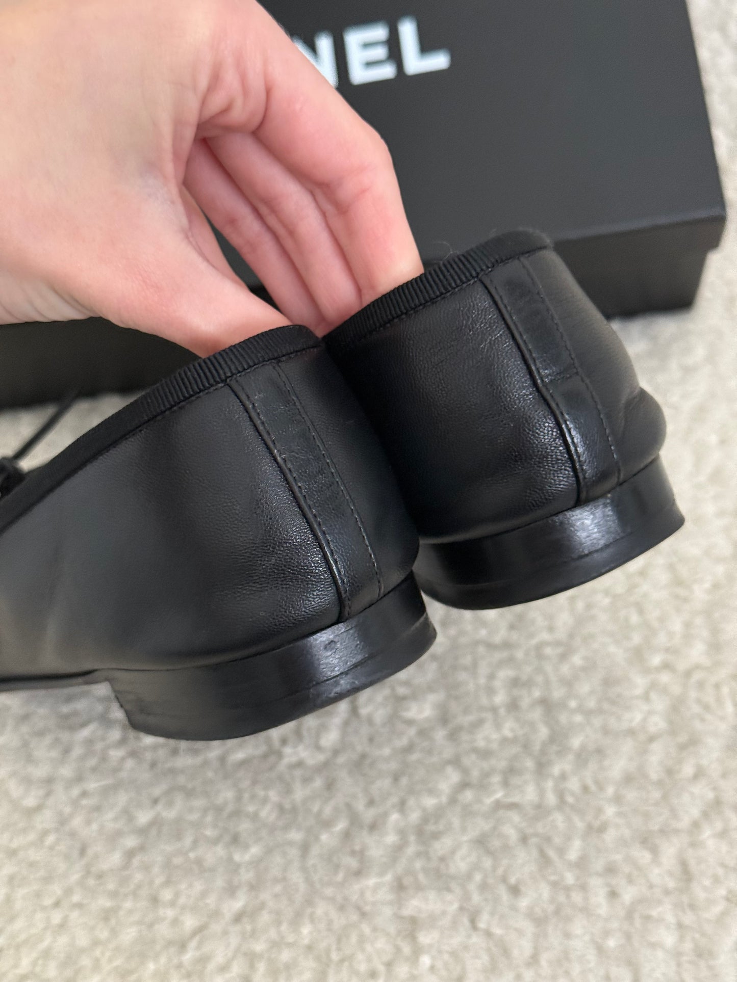 Chanel black leather ballet flats – size 5