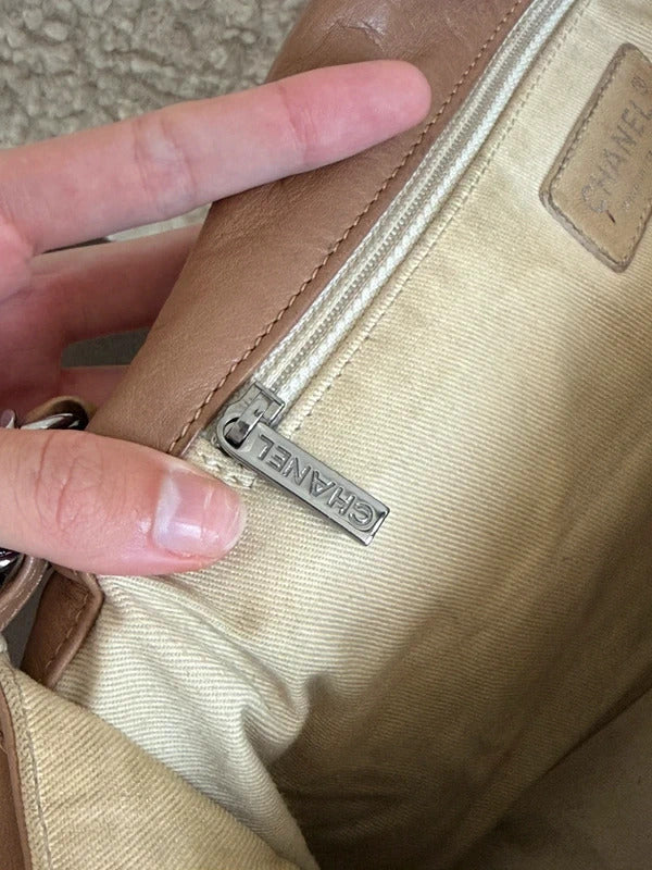 chanel flap shoulder bag beige
