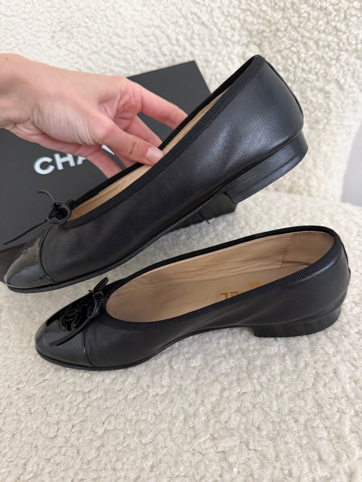 Chanel black leather ballet flats – size 5