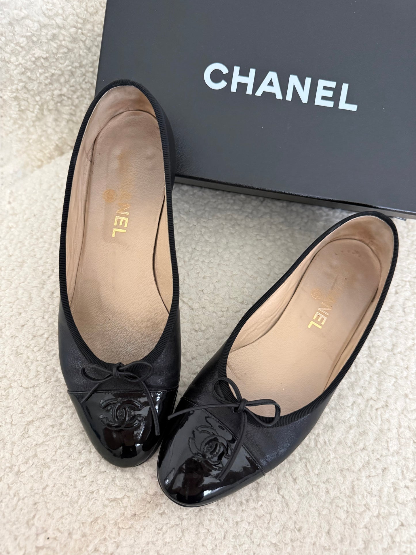 Chanel black leather ballet flats – size 5
