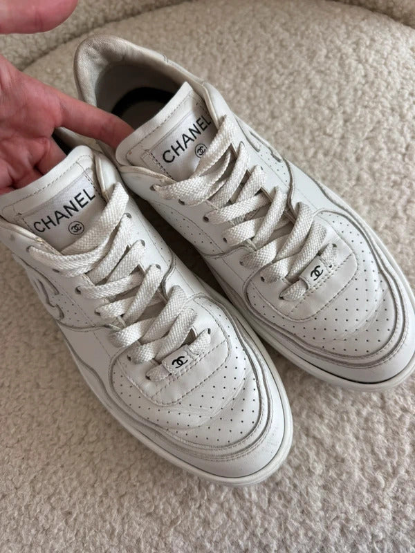 Chanel White Leather CC Low Top Trainers – Size 38