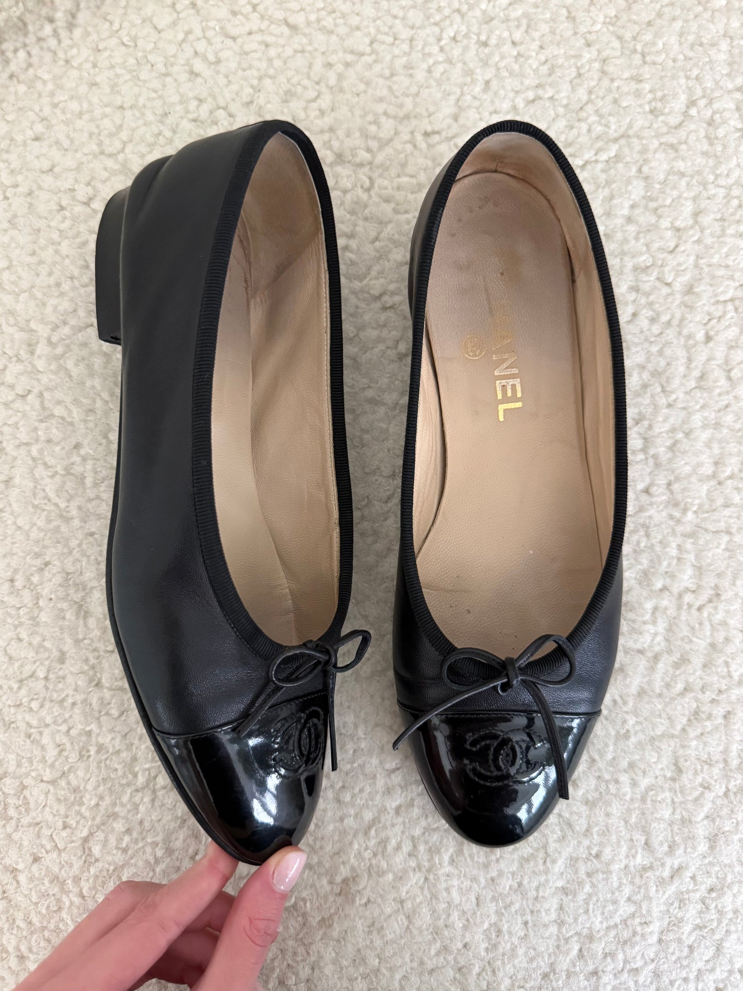 Chanel black leather ballet flats – size 5