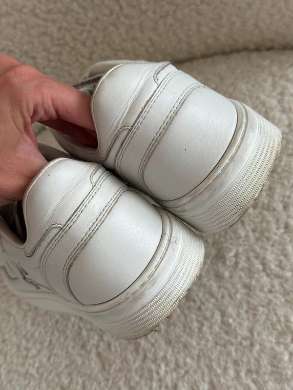 Chanel White Leather CC Low Top Trainers – Size 38