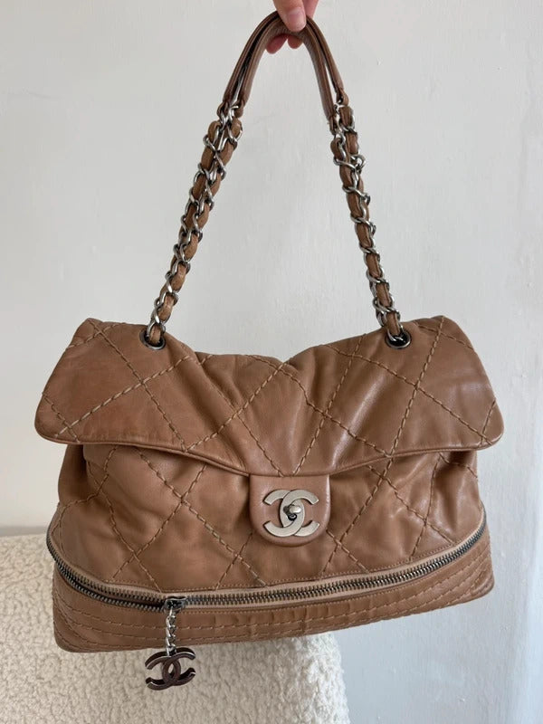 chanel flap shoulder bag beige