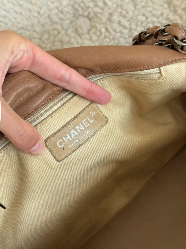 chanel flap shoulder bag beige