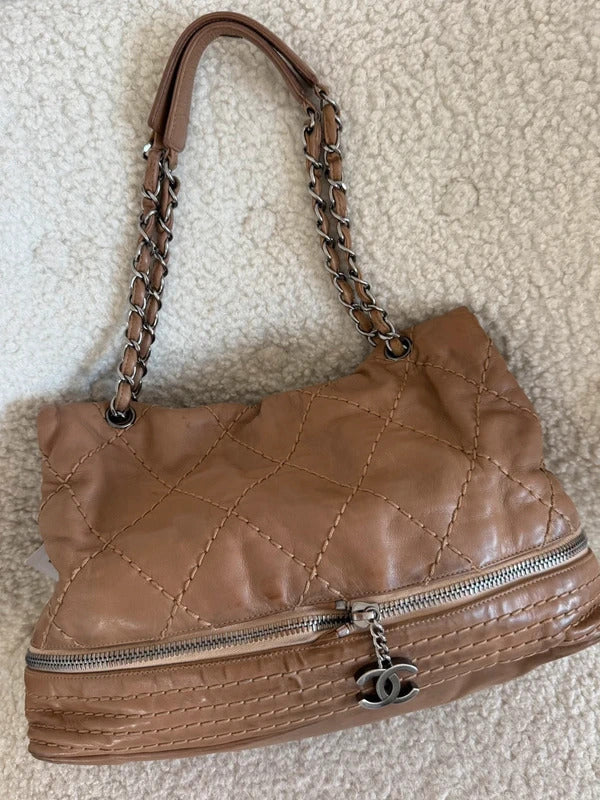 chanel flap shoulder bag beige