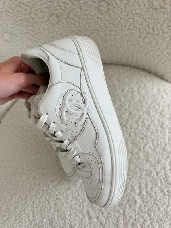 Chanel White Leather CC Low Top Trainers – Size 38
