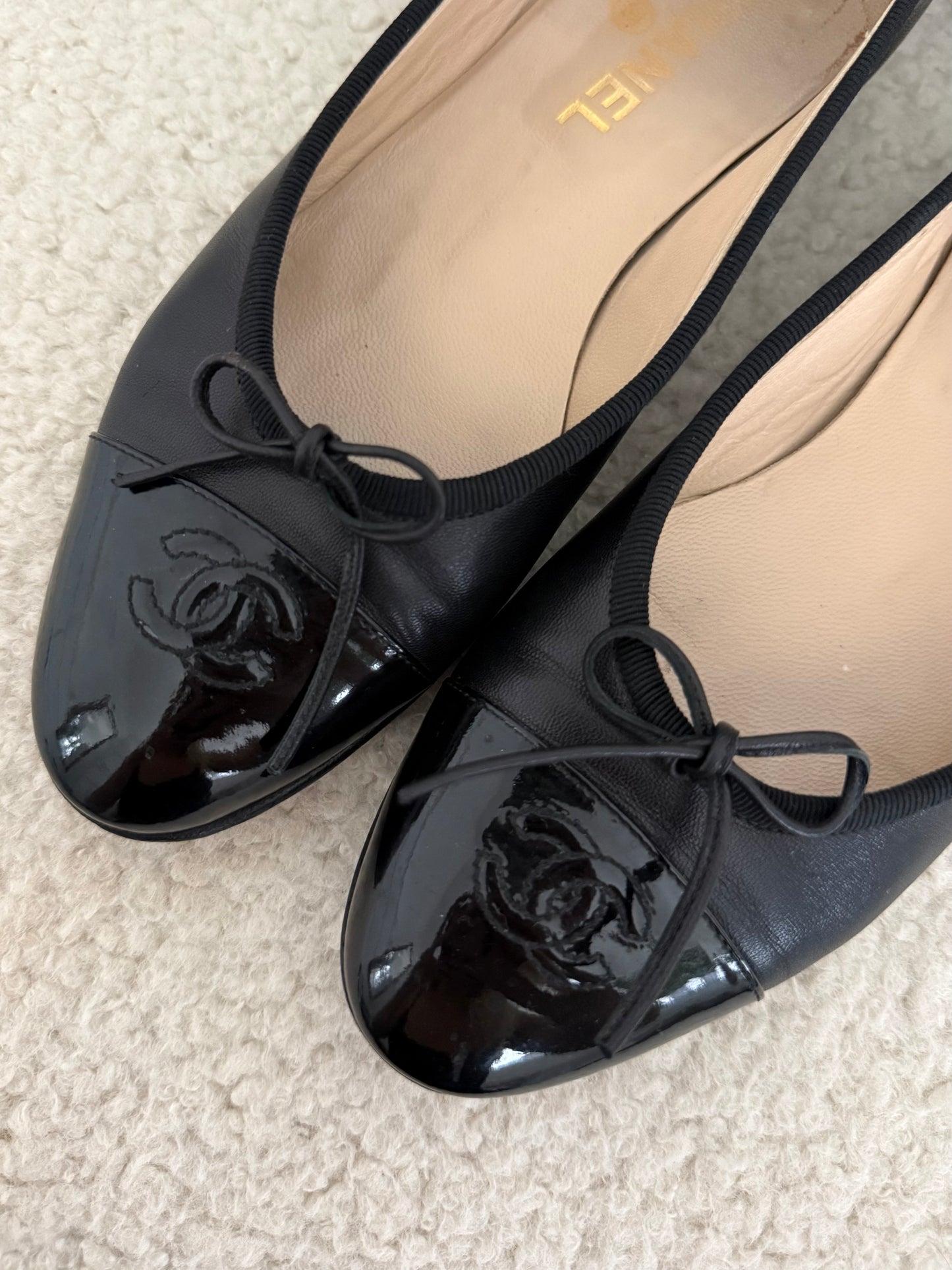 Chanel black leather ballet flats – size 5