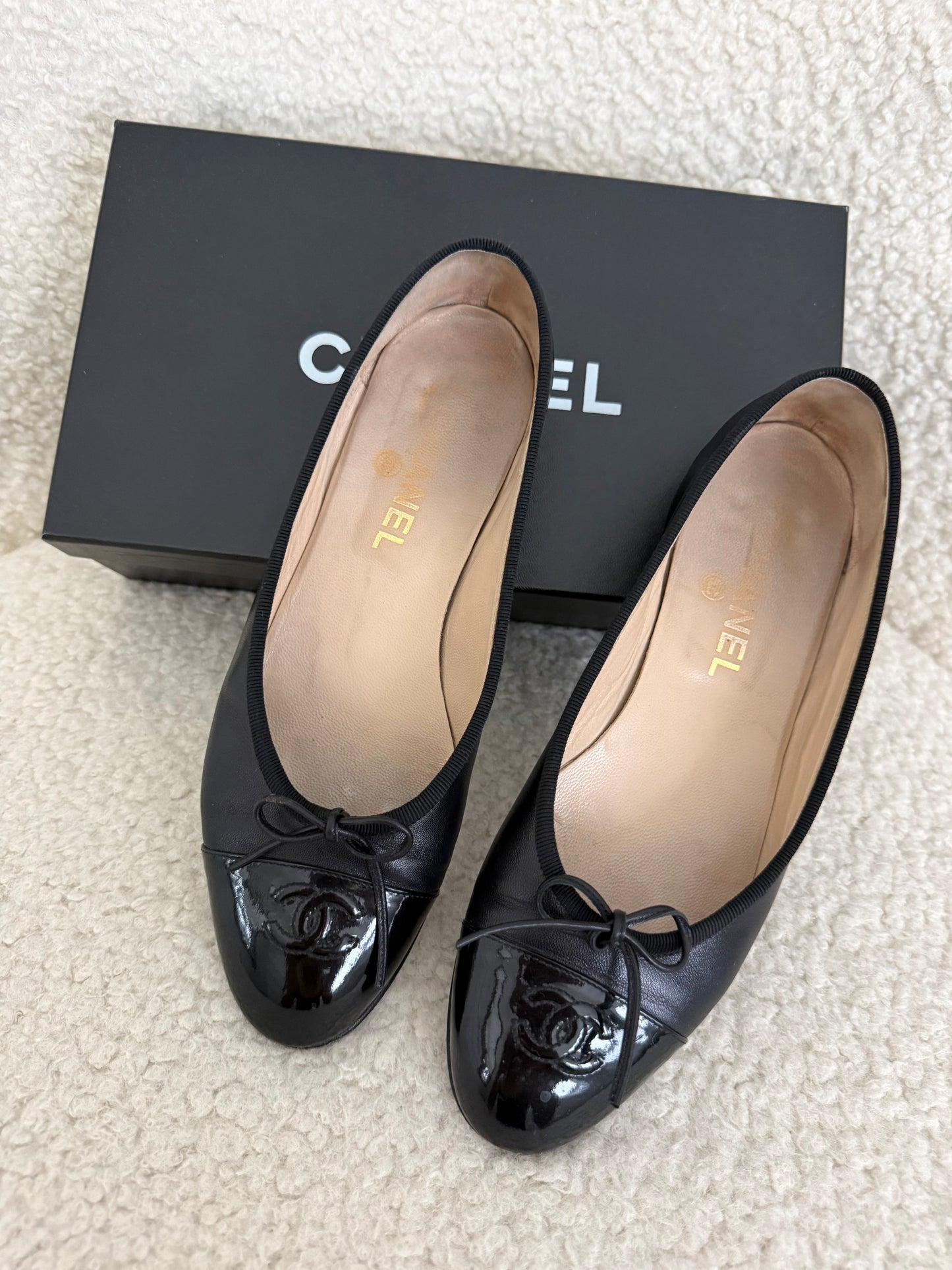 Chanel black leather ballet flats – size 5
