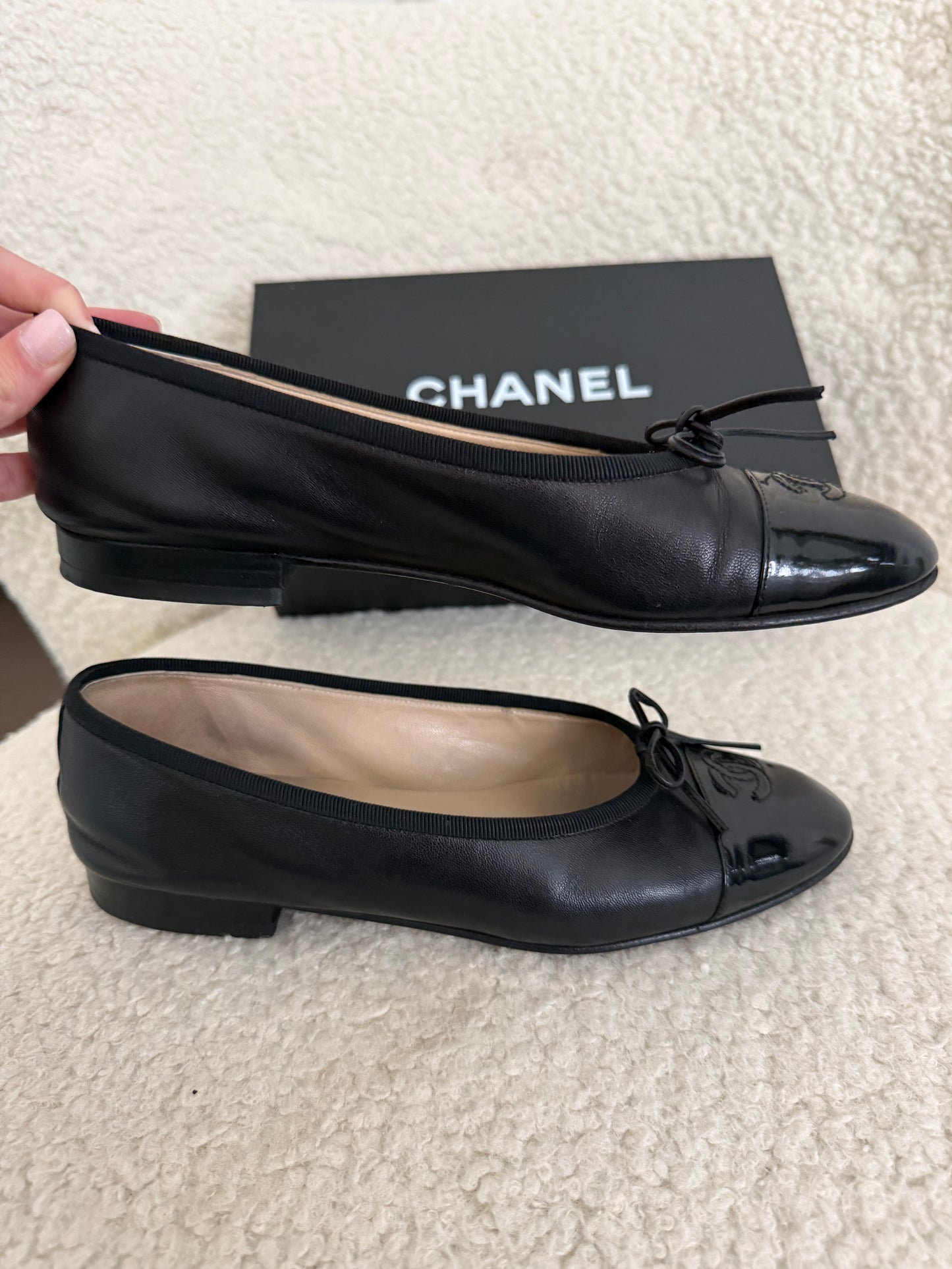 Chanel black leather ballet flats – size 5