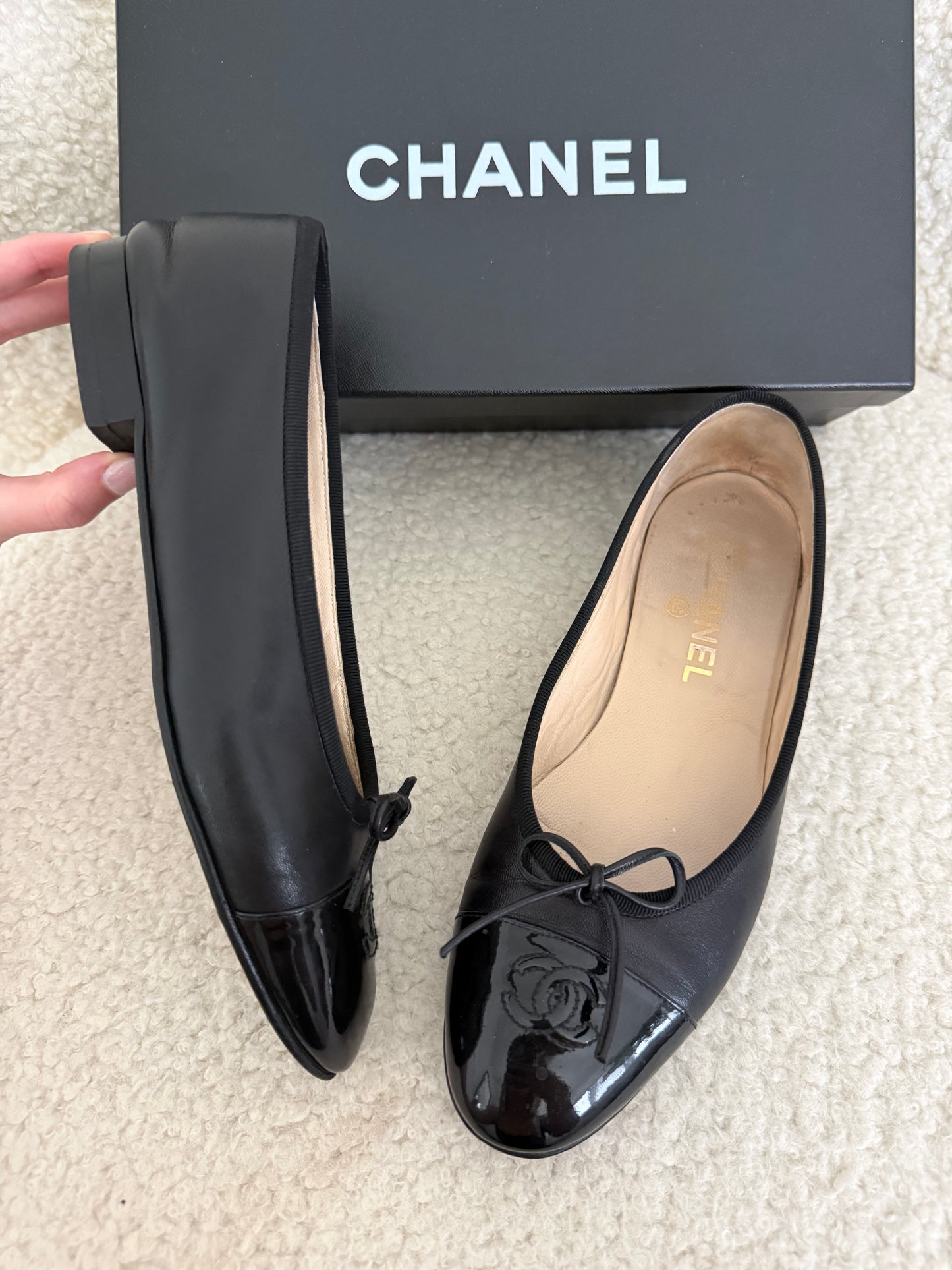 Chanel black leather ballet flats – size 5