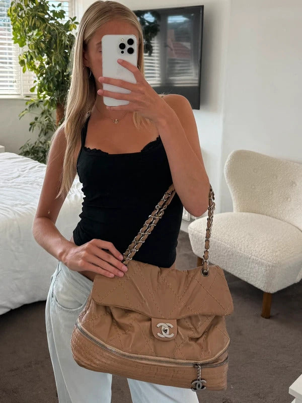chanel flap shoulder bag beige