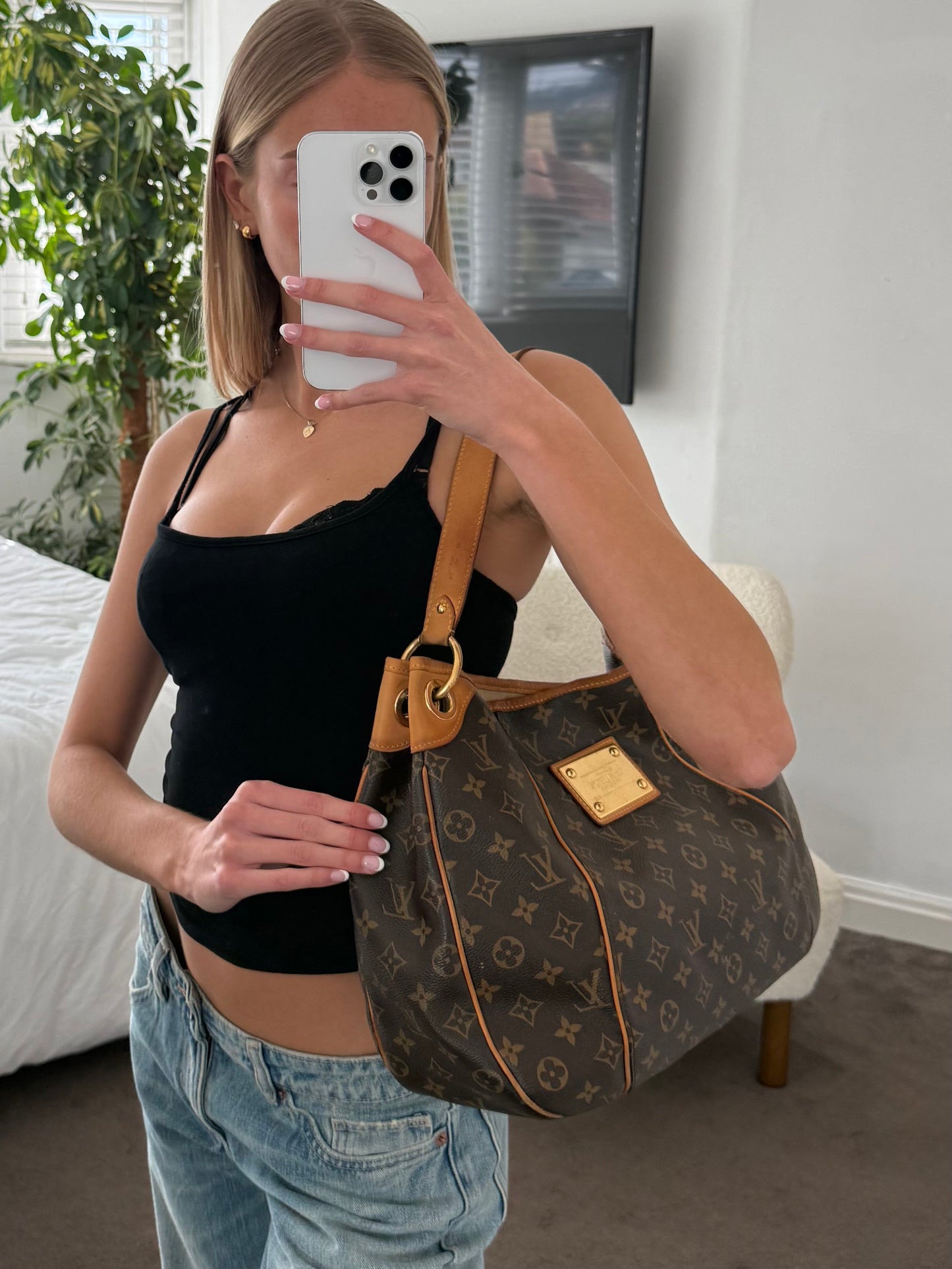 Louis Vuitton Galliera PM Monogram Shoulder Bag