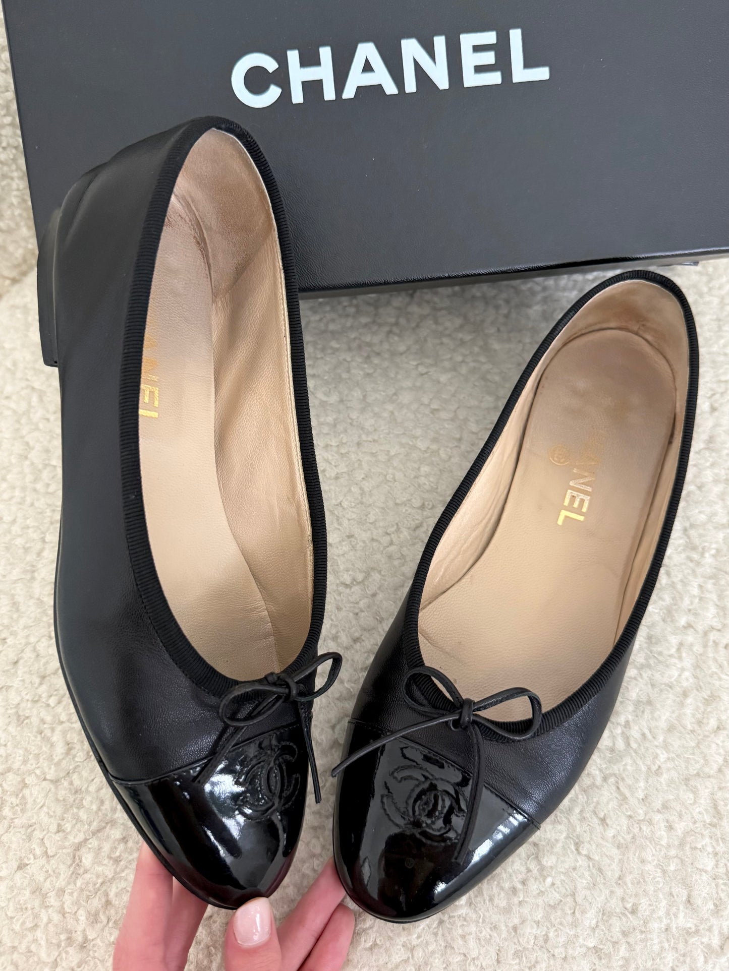 Chanel black leather ballet flats – size 5