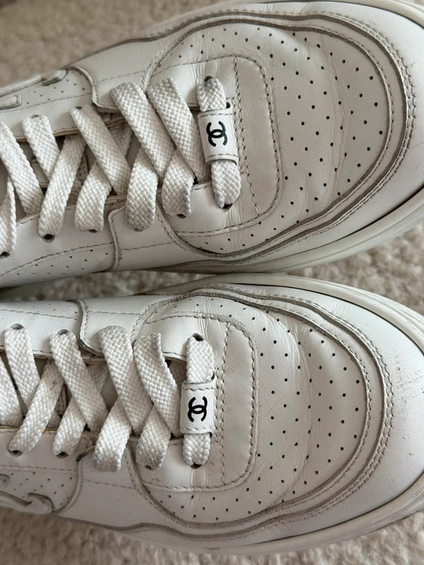 Chanel White Leather CC Low Top Trainers – Size 38