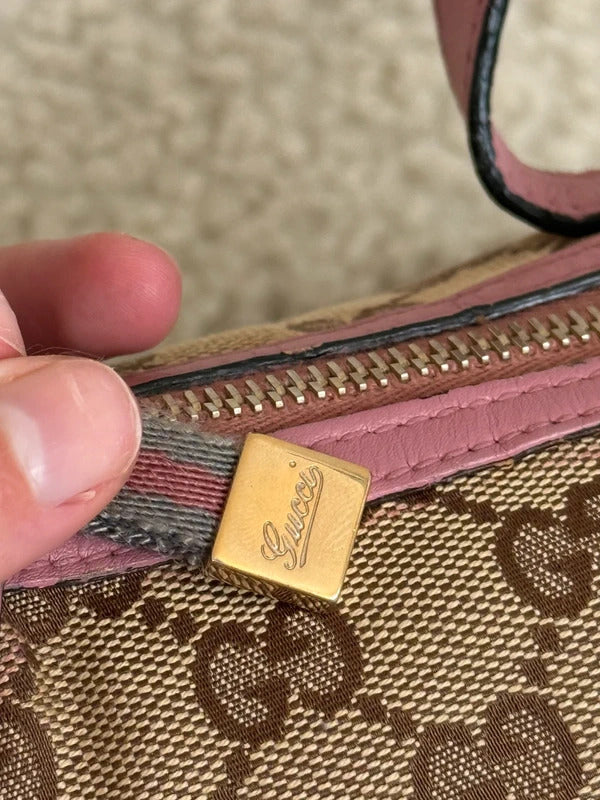 gucci gg canvas pochette shoulder bag