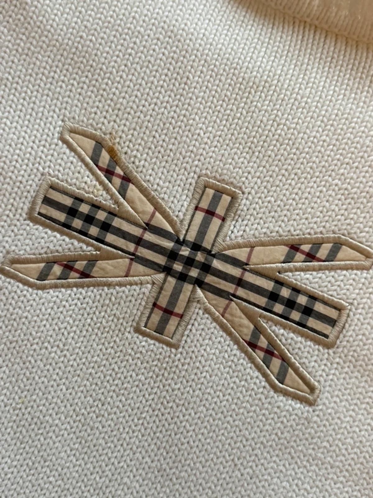 Burberry white knitted jumper