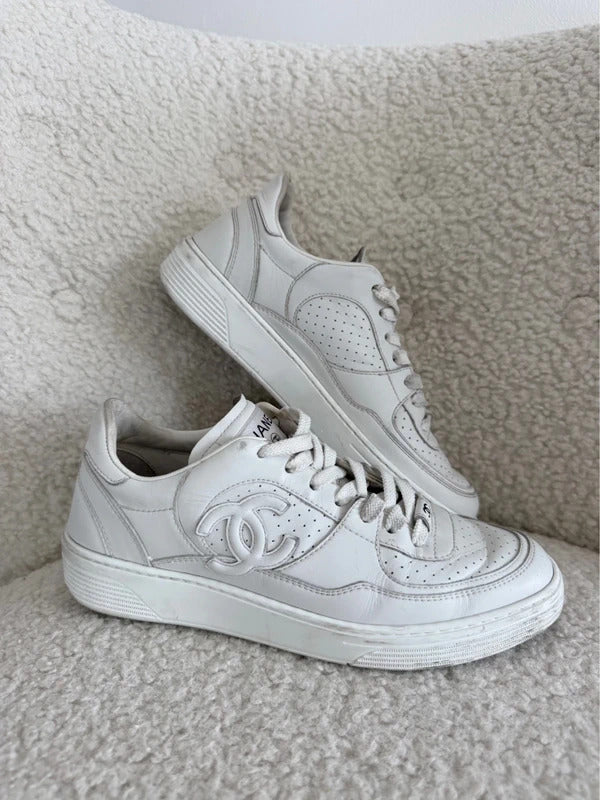Chanel White Leather CC Low Top Trainers – Size 38